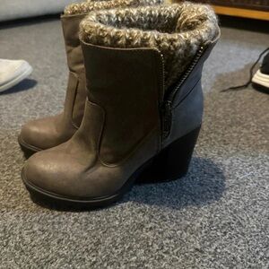 New Look Dark Brown Heeled Boots with Fuzzy Lining